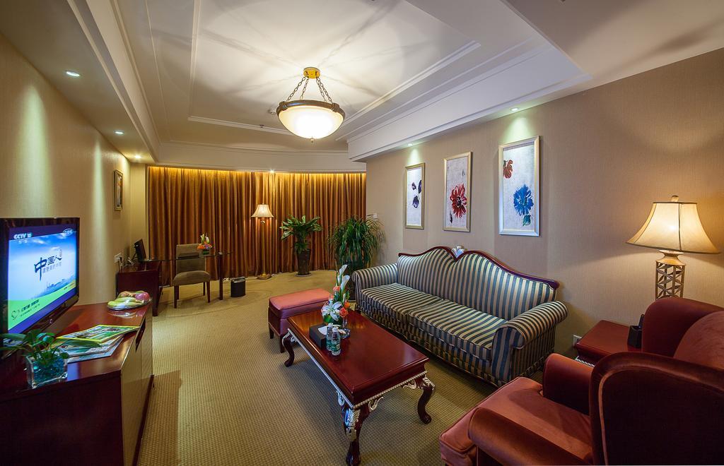 Forstar Hotel - North Renmin Road Чэнду Экстерьер фото
